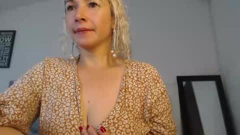 Snapshot of ingridbergman chatting on 02.06.25 online show from 02.06.25