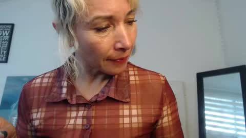 Snapshot of ingridbergman chatting on 02.21.25 online show from 02.21.25