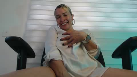 Snapshot of ingridbergman chatting on 03.05.25 online show from 03.05.25