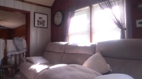 Snapshot of inmybackyard chatting on 10.06.25 InMyBackyard online show from 10.06.25