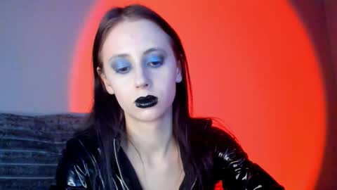 Snapshot of inner_light___ chatting on 12.20.25 Venera online show from 12.20.25