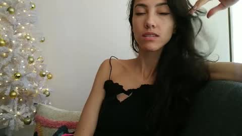 Laroa online show from 12.15.24