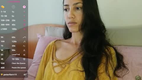 Laroa online show from 10.13.25