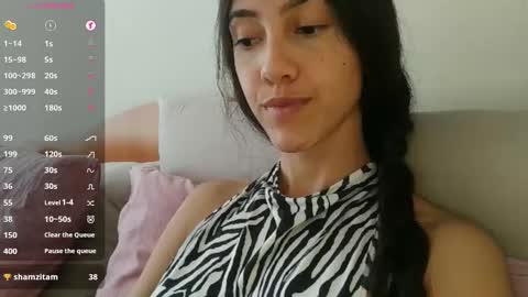 Laroa online show from 10.22.25