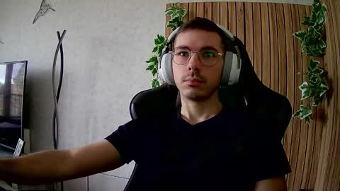 Snapshot of inonex chatting on 01.28.25 Ino Cam online show from 01.28.25