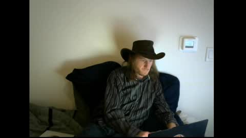 Snapshot of intcouple420 chatting on 10.19.25 intcouple420 online show from 10.19.25