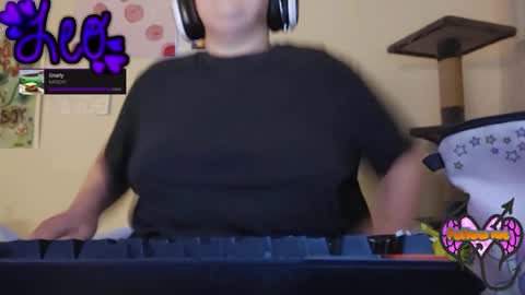 Snapshot of intentkitten chatting on 01.11.26 Reigning Leo online show from 01.11.26