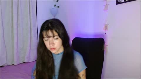 Snapshot of internetxdoll chatting on 12.17.24 Call me Avri thumps up 666 help pls..Dont forget to smile online show from 12.17.24