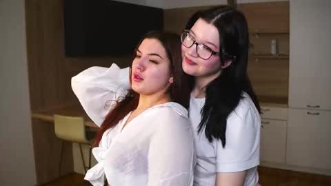 Snapshot of ionatotzke chatting on 12.18.25 Alex glasses Emily online show from 12.18.25