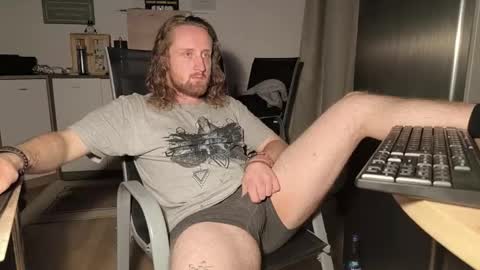 Snapshot of ipipo42o chatting on 10.13.25 DrownMentally online show from 10.13.25