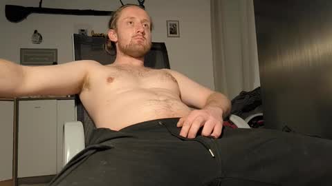 Snapshot of ipipo42o chatting on 11.04.25 DrownMentally online show from 11.04.25