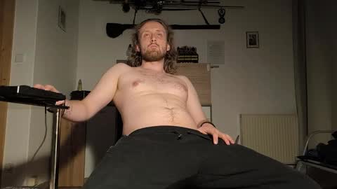 Snapshot of ipipo42o chatting on 11.12.25 DrownMentally online show from 11.12.25