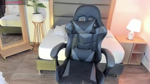 Irantzu online show from 02.13.25