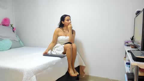 Snapshot of iris_evans__ chatting on 11.09.25 iris online show from 11.09.25