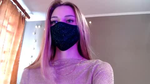 Snapshot of iris_lave chatting on 05.08.26 Lily online show from 05.08.26