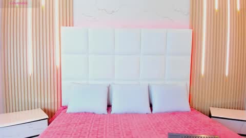 Snapshot of iris_thompson chatting on 10.24.25 Iris online show from 10.24.25