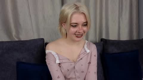 Snapshot of irisbarrington chatting on 12.04.24 Iris Day Maya night online show from 12.04.24