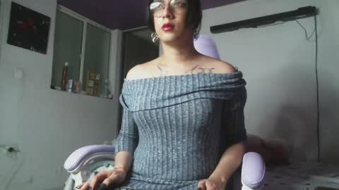 Snapshot of irisbell_ chatting on 01.21.25 Camilla online show from 01.21.25
