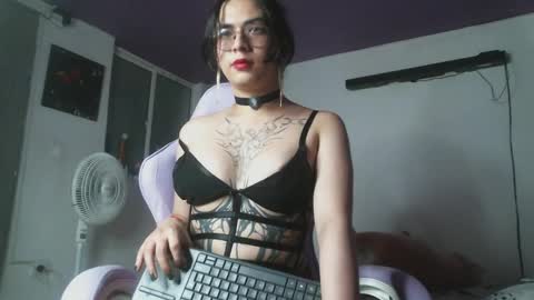 Snapshot of irisbell_ chatting on 01.27.25 Camilla online show from 01.27.25