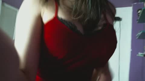 Snapshot of irisbell_ chatting on 02.01.25 Camilla online show from 02.01.25