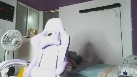 Snapshot of irisbell_ chatting on 02.08.25 Camilla online show from 02.08.25