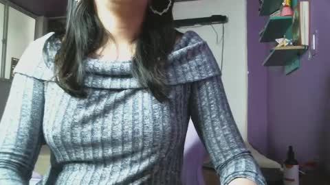 Snapshot of irisbell_ chatting on 03.10.25 Camilla online show from 03.10.25