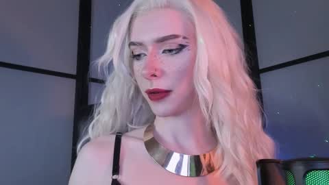 Miss Iris Fansly Miss Iris new inst.  online show from 01.05.25