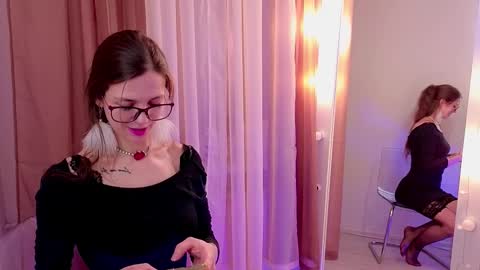 Snapshot of iriss_miller chatting on 01.28.25 Im your queen Iriss online show from 01.28.25