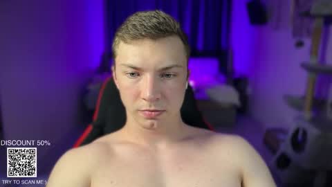 Snapshot of iron__chapman chatting on 11.12.25 Iron online show from 11.12.25