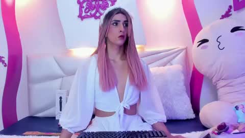 Snapshot of isa__fox chatting on 11.13.25 Isa online show from 11.13.25