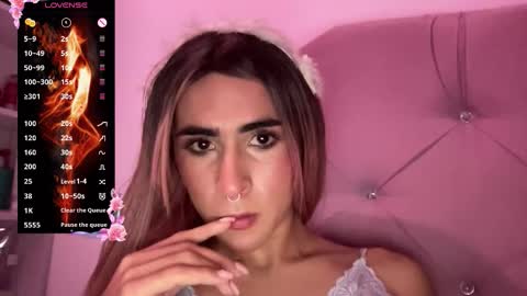 Snapshot of isa__fox chatting on 11.19.25 Isa online show from 11.19.25