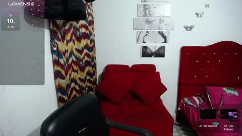 Snapshot of isa_bella___ chatting on 01.11.25 Isa online show from 01.11.25