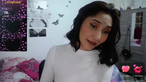 Snapshot of isa_bella___ chatting on 02.12.25 Isa online show from 02.12.25