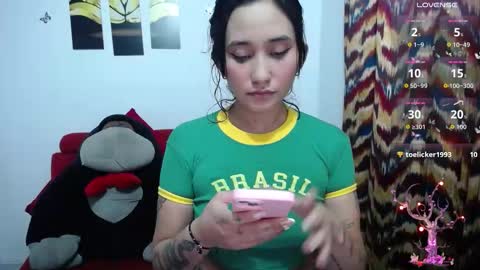 Snapshot of isa_bella___ chatting on 09.19.25 Isa online show from 09.19.25