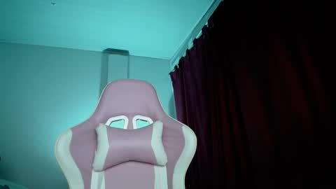 Snapshot of isa_emeralds chatting on 10.02.25 Isabella online show from 10.02.25