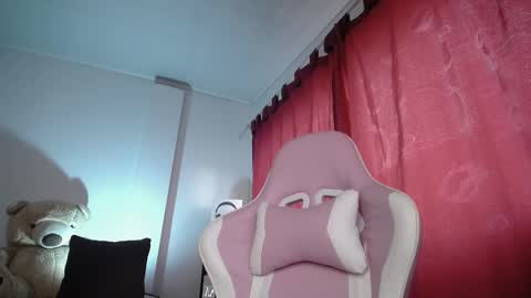 Snapshot of isa_emeralds chatting on 10.07.25 Isabella online show from 10.07.25