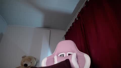 Snapshot of isa_emeralds chatting on 10.08.25 Isabella online show from 10.08.25