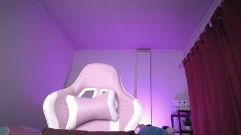 Snapshot of isa_emeralds chatting on 10.30.25 Isabella online show from 10.30.25