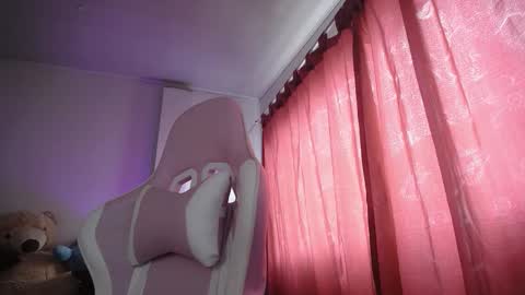 Snapshot of isa_emeralds chatting on 11.19.25 Isabella online show from 11.19.25