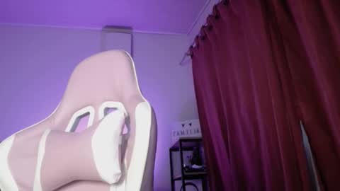 Snapshot of isa_emeralds chatting on 11.22.25 Isabella online show from 11.22.25