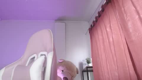 Snapshot of isa_emeralds chatting on 12.02.25 Isabella online show from 12.02.25