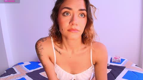 Snapshot of isa_laurentt chatting on 01.22.25 Isabella Laurentt  online show from 01.22.25