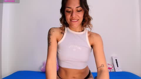 Snapshot of isa_laurentt chatting on 01.23.25 Isabella Laurentt  online show from 01.23.25