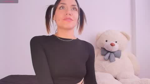 Snapshot of isa_laurentt chatting on 02.13.25 Isabella Laurentt  online show from 02.13.25