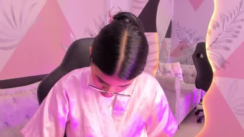    online show from 03.06.25