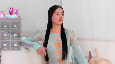 Snapshot of isa_queenn chatting on 10.01.25 ISA online show from 10.01.25
