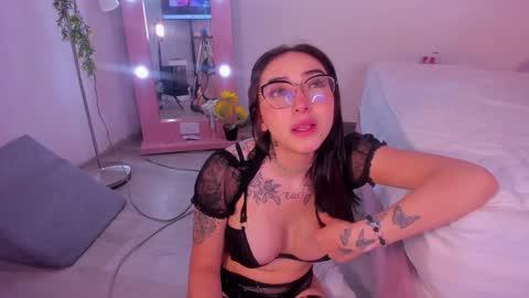 Snapshot of isa_redhair_ chatting on 12.14.24 ....  Connection time 900 pm to 500 amRest days Wednesday and Saturday online show from 12.14.24