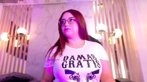 Snapshot of isaa_lopez chatting on 05.01.26 Isa online show from 05.01.26