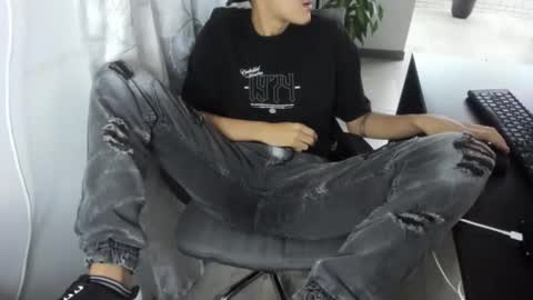 Snapshot of isaac_winter_ chatting on 10.04.25 Isaac online show from 10.04.25