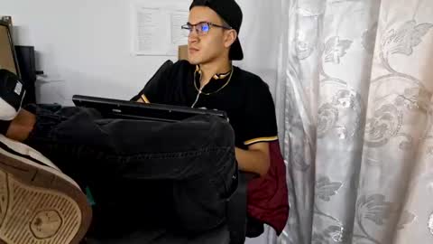 Snapshot of isaac_winter_ chatting on 10.21.25 Isaac online show from 10.21.25